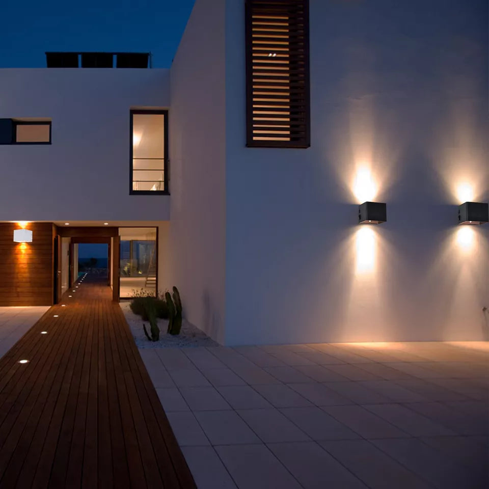 Modern Indoor LED Wall Lamp – Warm White Light. Wall Mounted. IP44 Rated