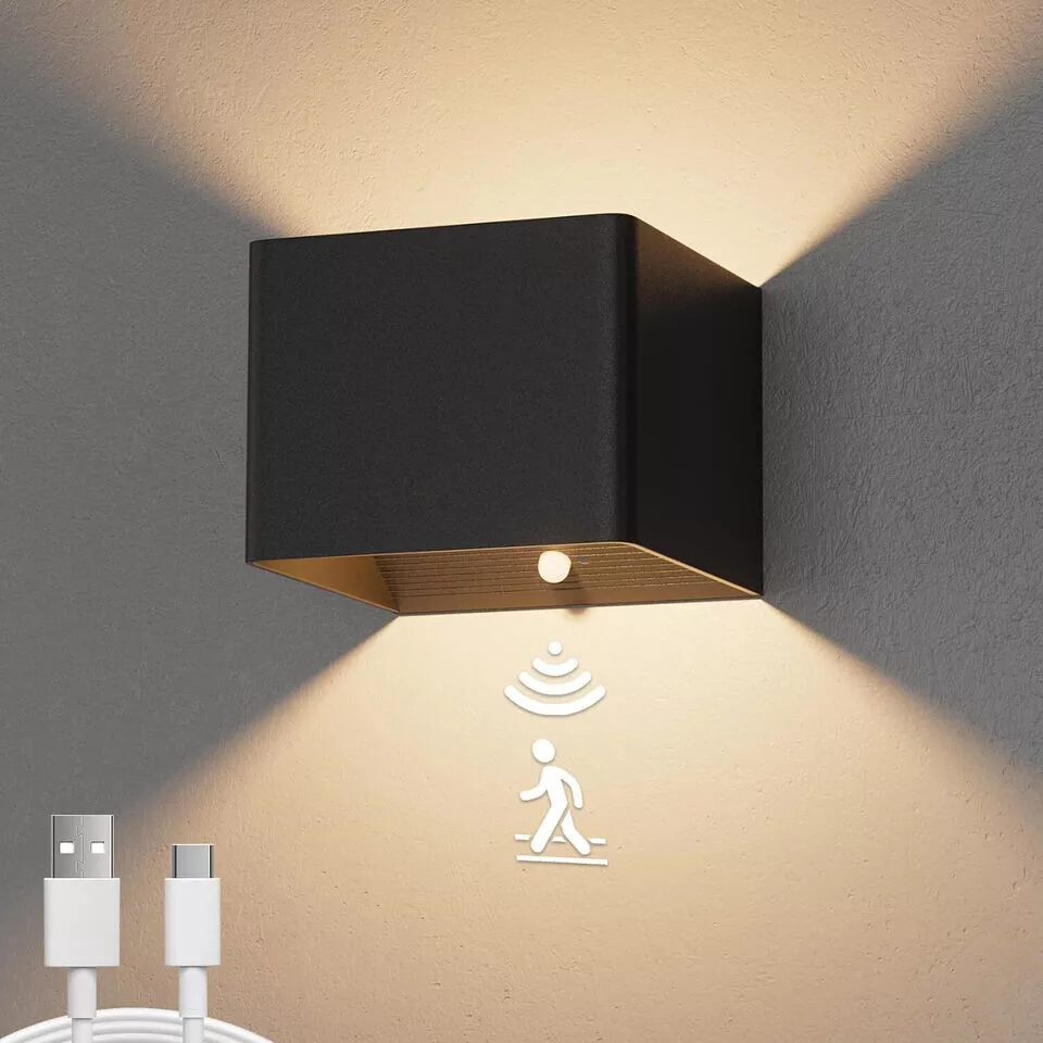 Modern Indoor LED Wall Lamp – Warm White Light. Wall Mounted. IP44 Rated