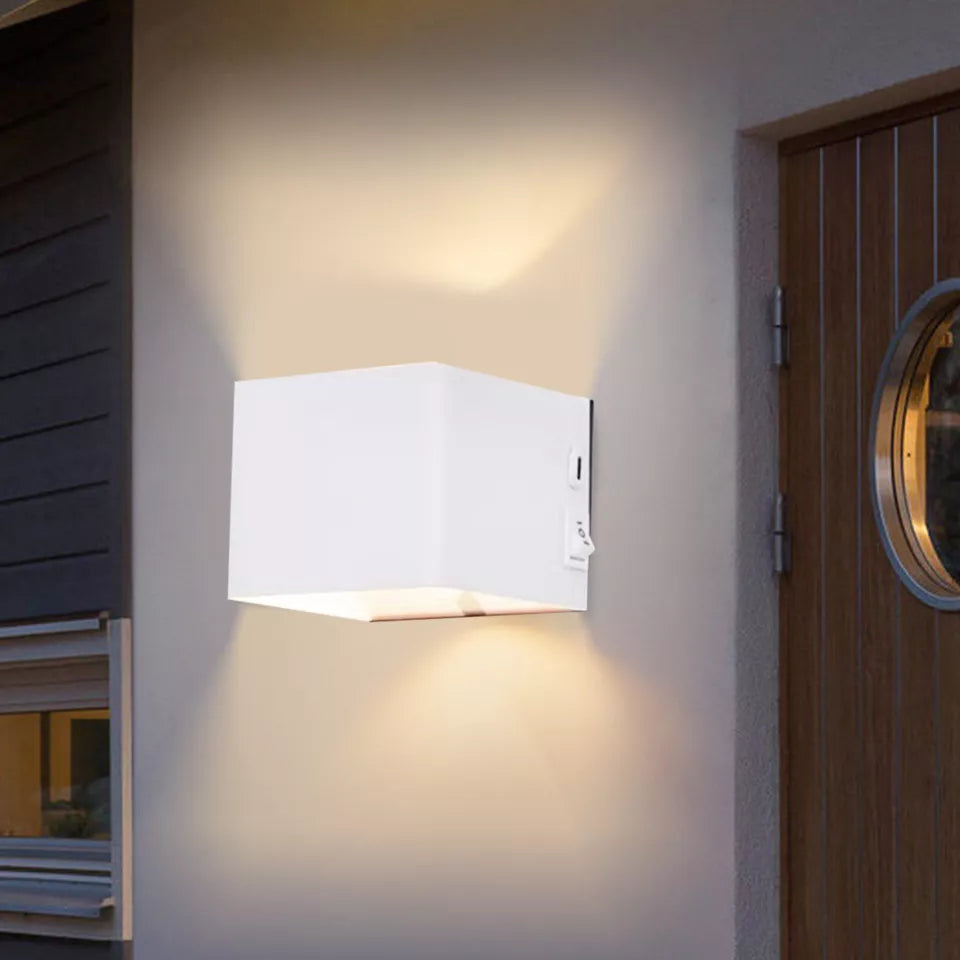 Modern Indoor LED Wall Lamp – Warm White Light. Wall Mounted. IP44 Rated