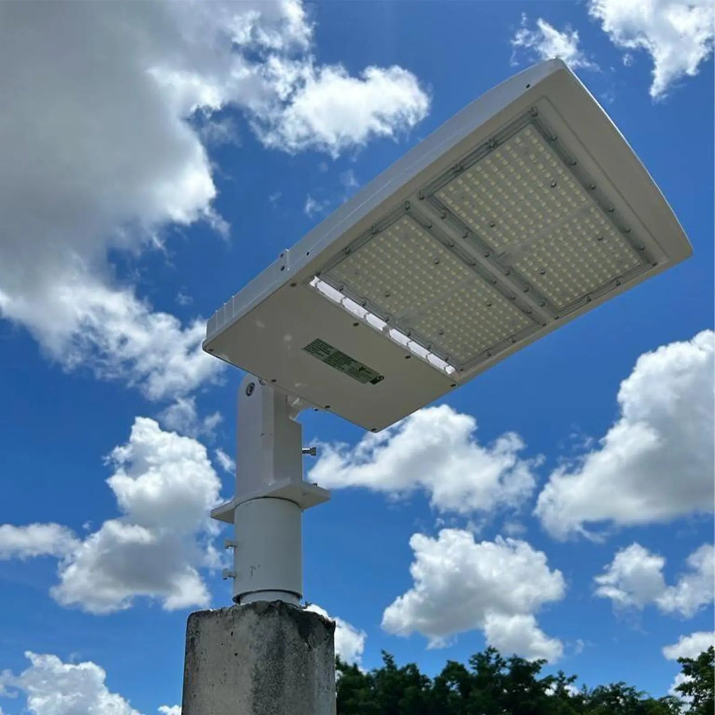 300W 480V White LED Parking Lot Light-42.000 Lumens-AC 277~480V-1000W Metal Halide Equivalent-5000K-DLC UL Listed