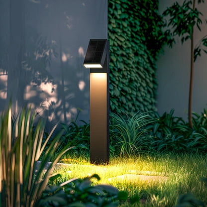 Strata Pro™ Solar Pathway / Outdoor Landscape Light | Dusk-Dawn | 500LM