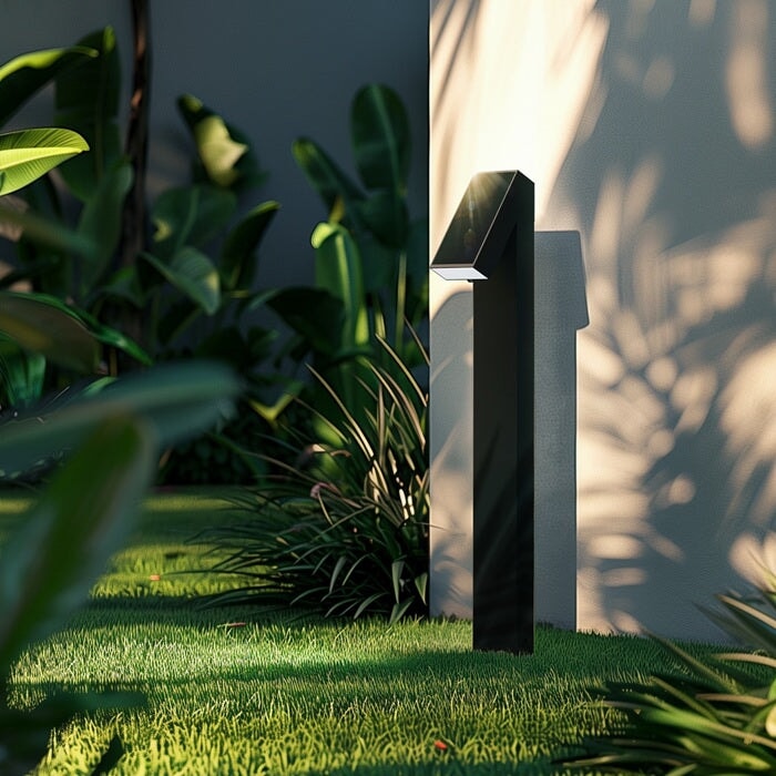 Strata Pro™ Solar Pathway / Outdoor Landscape Light | Dusk-Dawn | 500LM